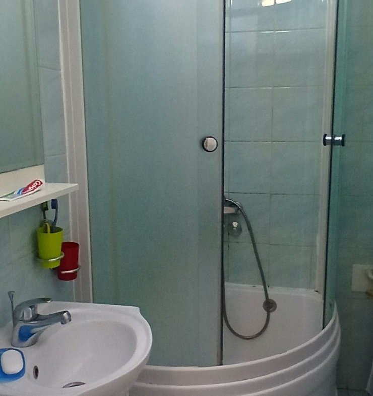 Izdavanje – namještena garsonjera kod Sahat kule