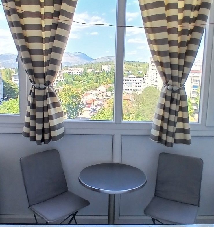 Izdavanje – namještena garsonjera kod Sahat kule