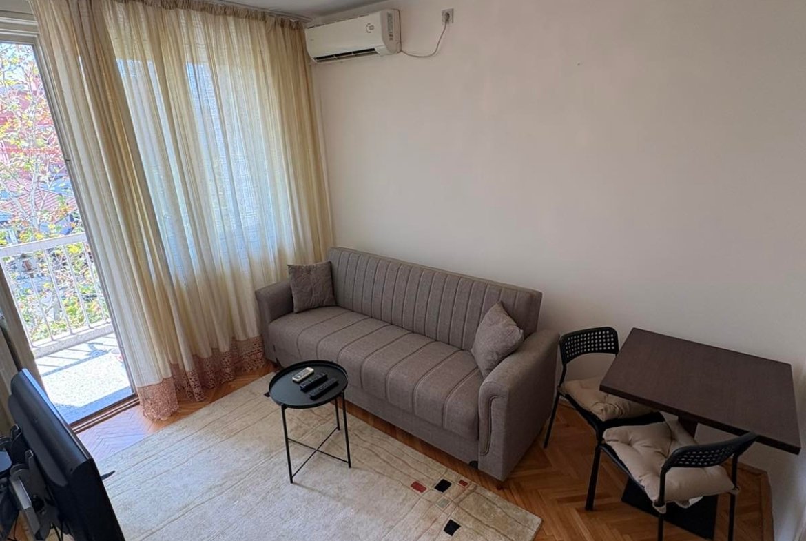 Izdavanje – jednosoban, renoviran, lijepo namješten stan blizu Gintaša
