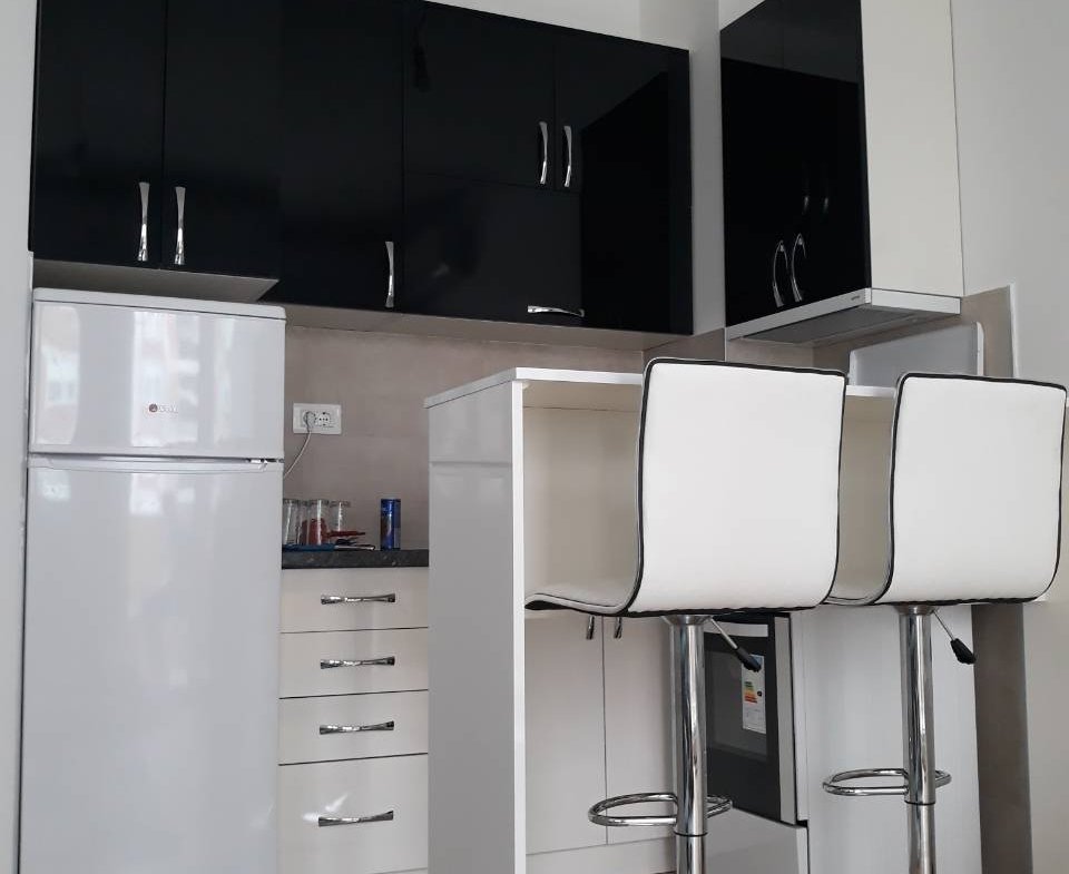 Lijepo namještena garsonjera – City kej