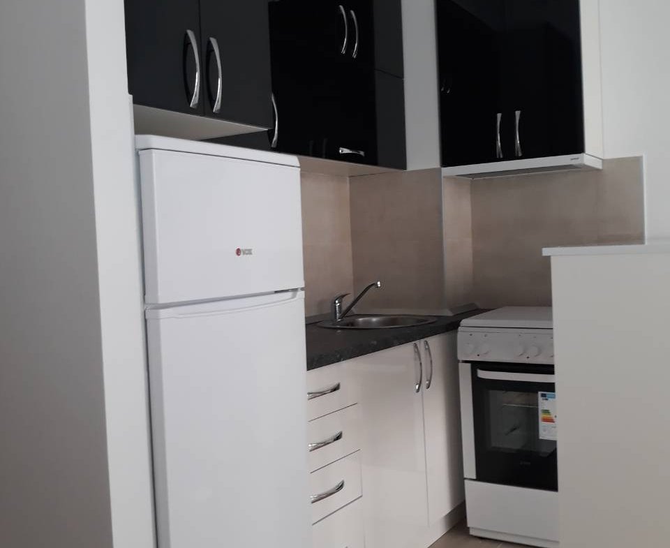 Lijepo namještena garsonjera – City kej