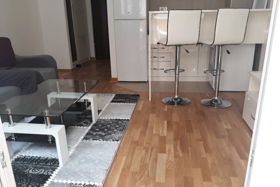 Lijepo namještena garsonjera – City kej