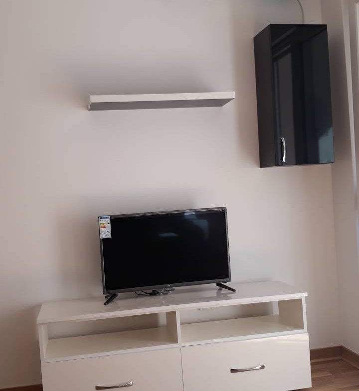 Lijepo namještena garsonjera – City kej
