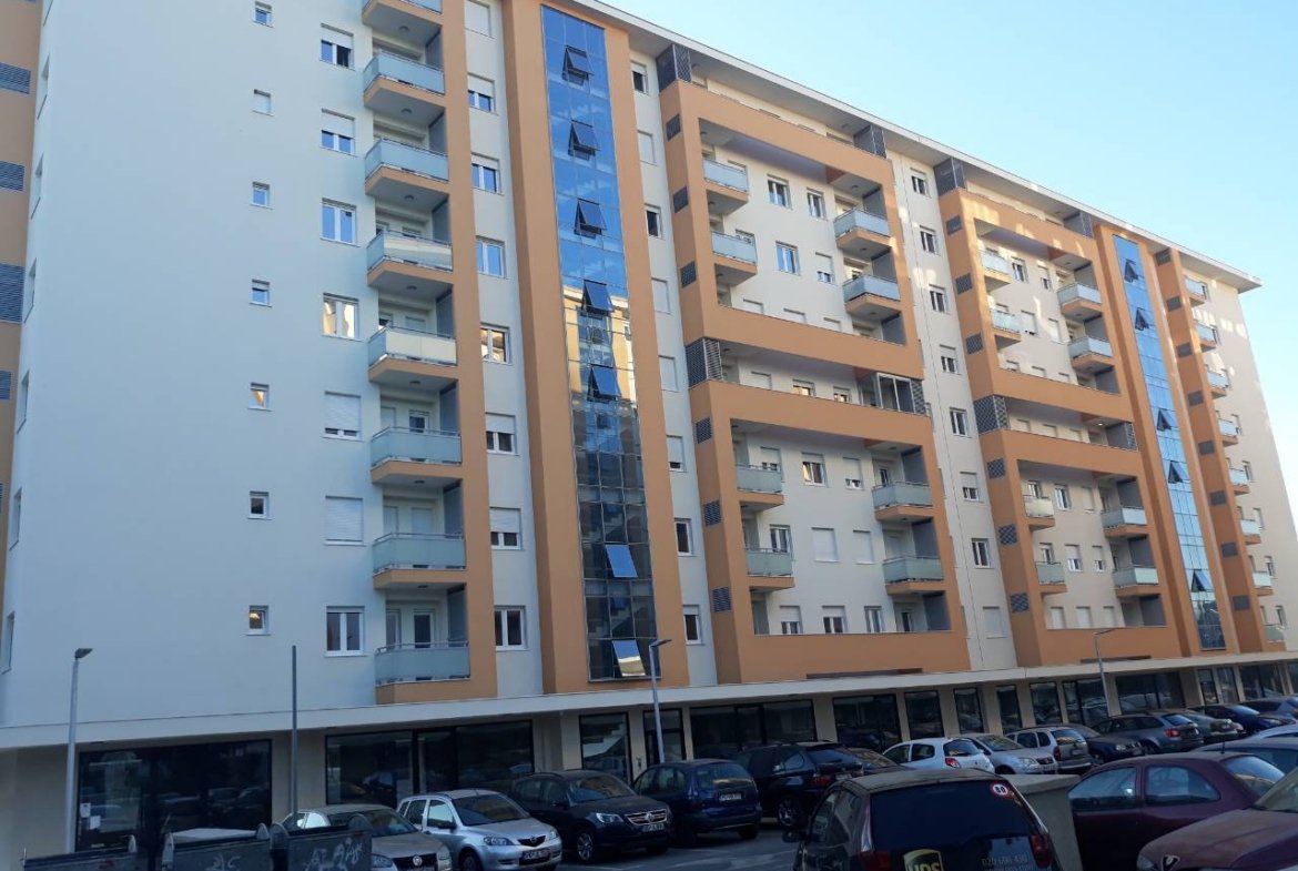 Lijepo namještena garsonjera – City kej