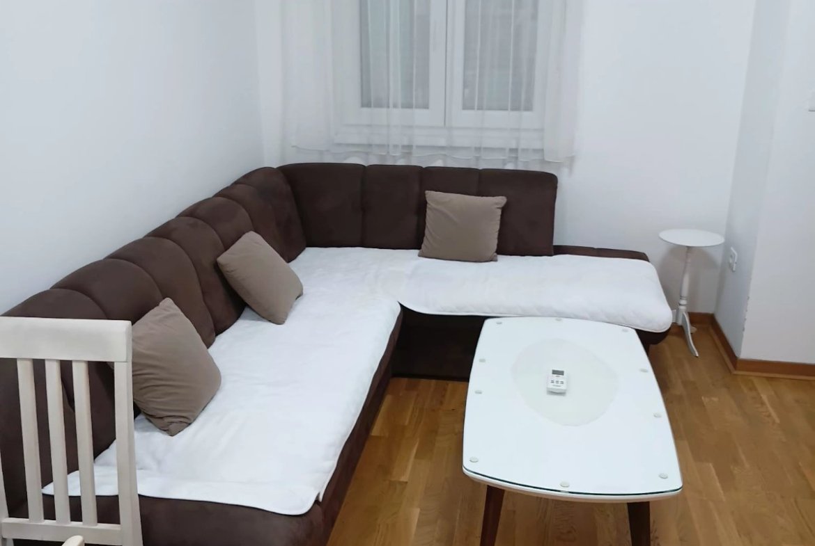 Izdavanje – jednosoban, lijepo namješten stan u City keju