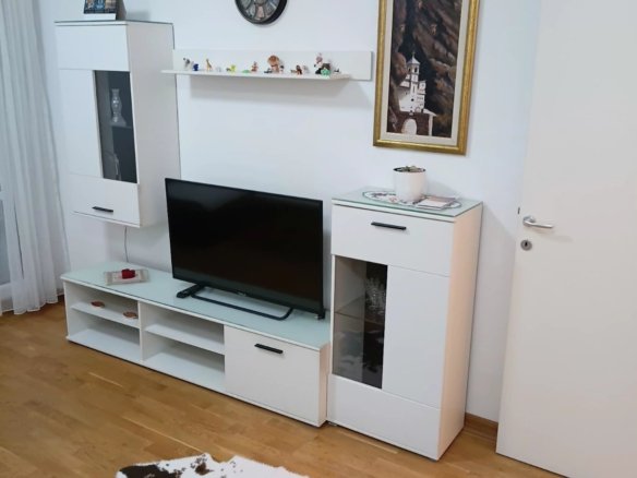 Izdavanje – jednosoban, lijepo namješten stan u City keju