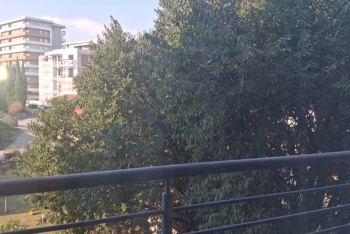 Izdavanje – jednosoban, komforan, namješten stan u zgradi iza Big Fashion-a