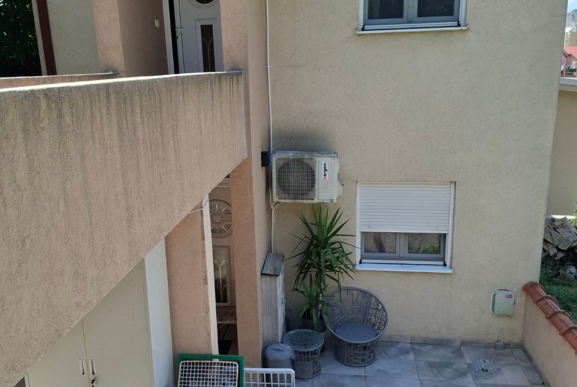 Izdavanje – jednosoban, manji, namješten stan kod Bazara