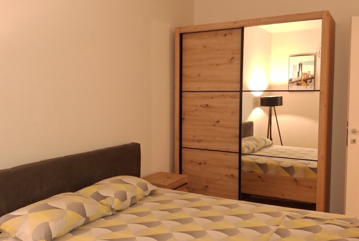 Izdavanje – jednosoban, lijepo namješten stan u Central Point-u