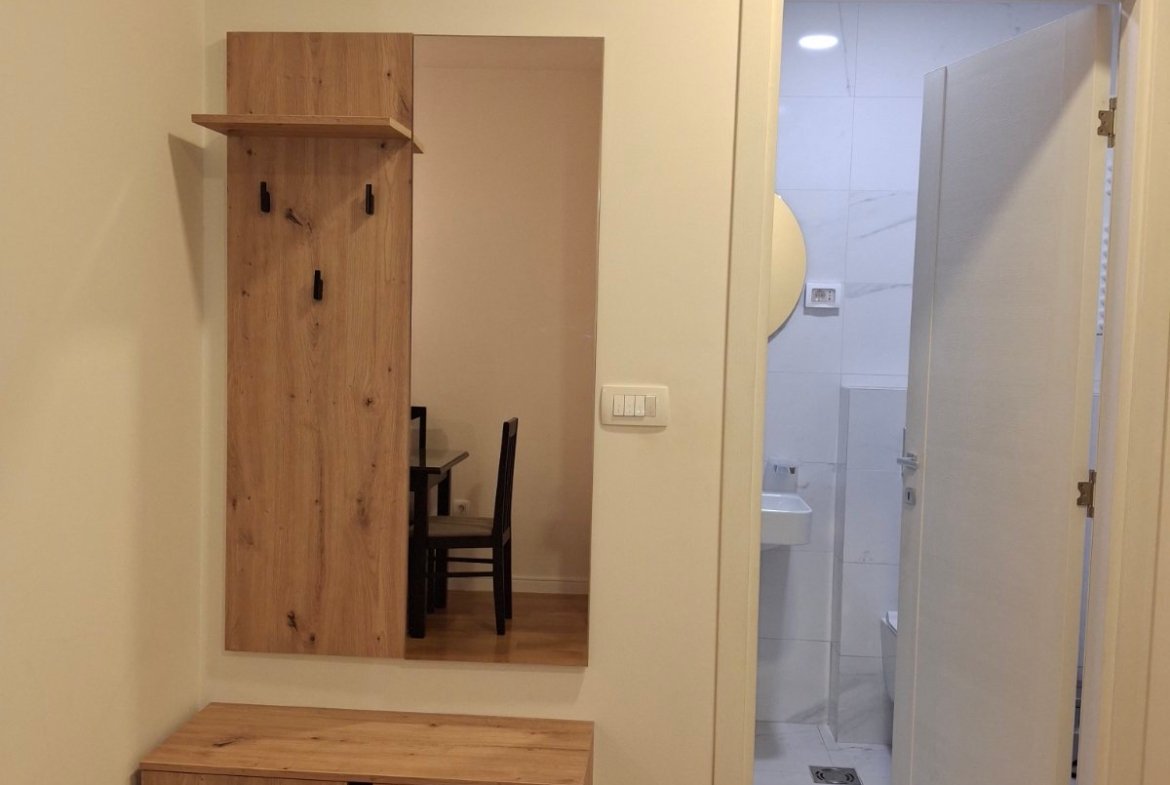 Izdavanje – jednosoban, lijepo namješten stan u Central Point-u