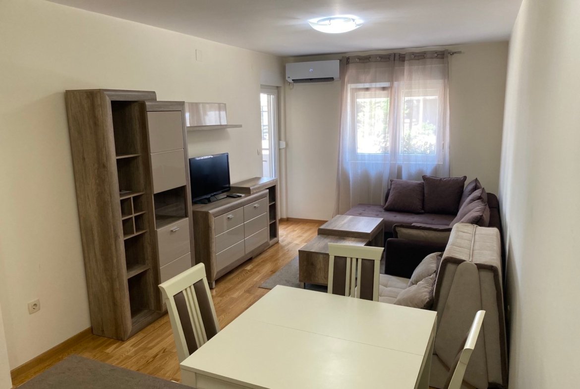 Izdavanje – jednosoban, lijepo namješten stan u City keju