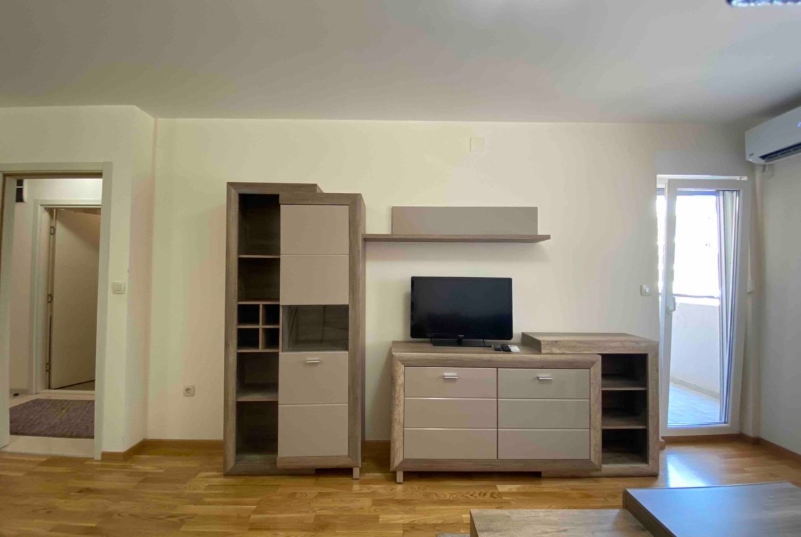 Izdavanje – jednosoban, lijepo namješten stan u City keju
