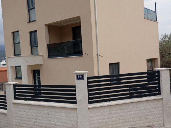 Izdavanje – luksuzno namještena vila u Šušnju, Bar