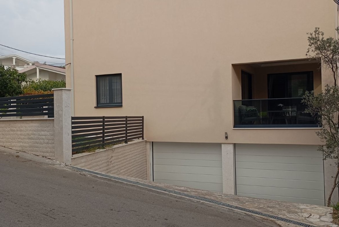 Izdavanje – luksuzno namještena vila u Šušnju, Bar