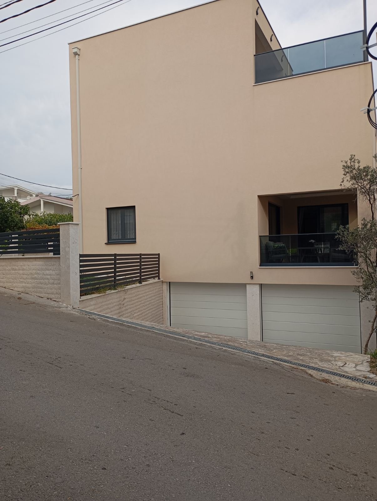 Izdavanje – luksuzno namještena vila u Šušnju, Bar