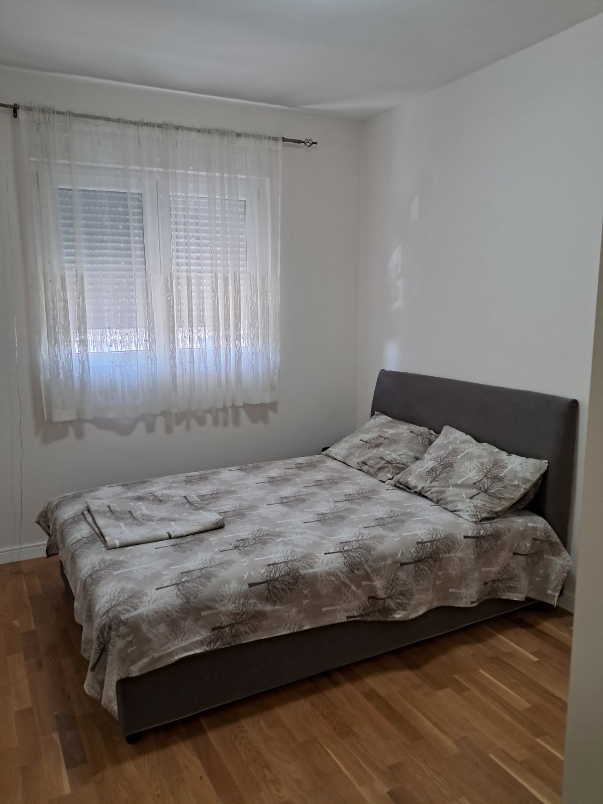 Izdavanje – jednosoban, lijepo namješten stan na Zabjelu
