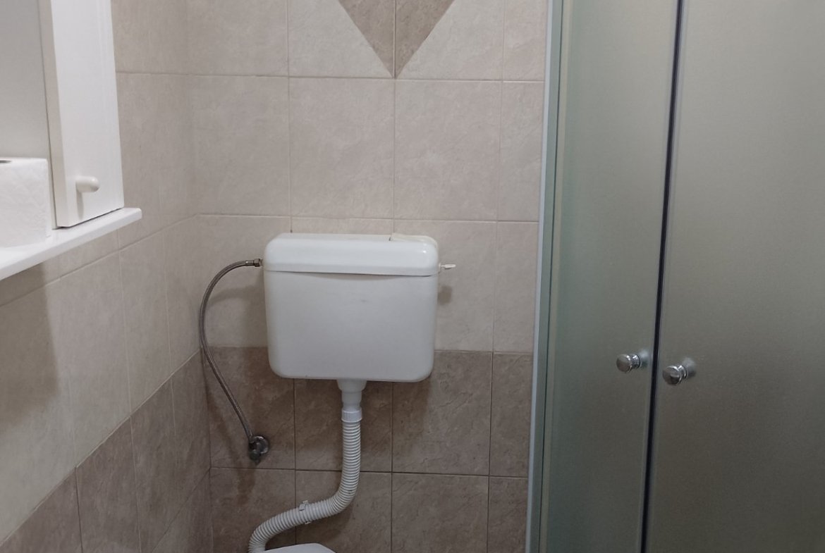 Izdavanje – jednosoban, namješten, renoviran stan Preko Morače